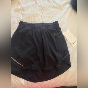 Lululemon high rise hotty hot skirt, regular length, size 4, NWT